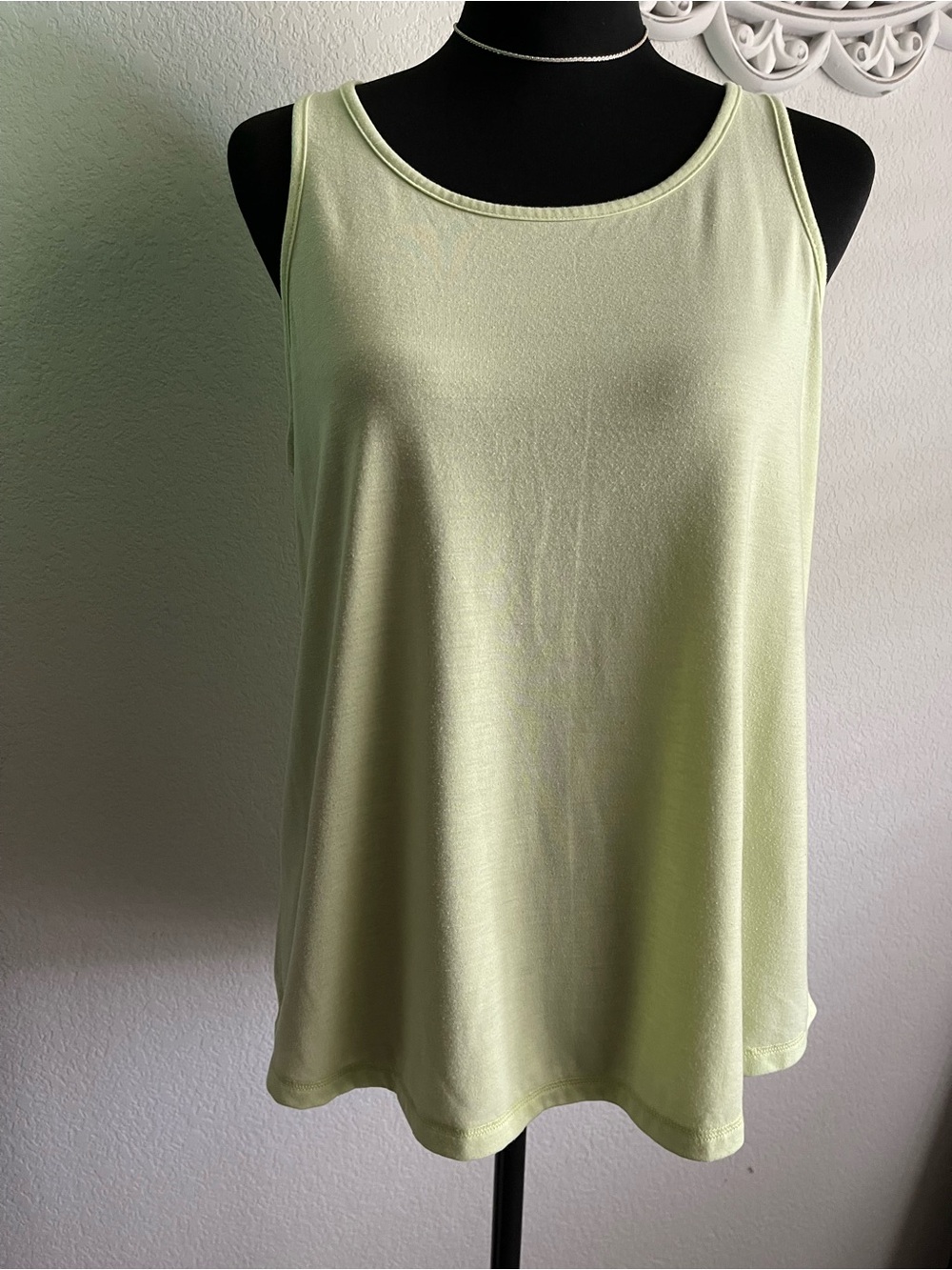 ZELOS Pale Lime Scoop Neck Tank Top